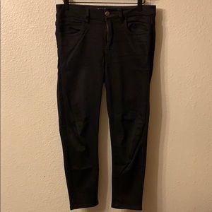 BLACK CAPRI JEANS